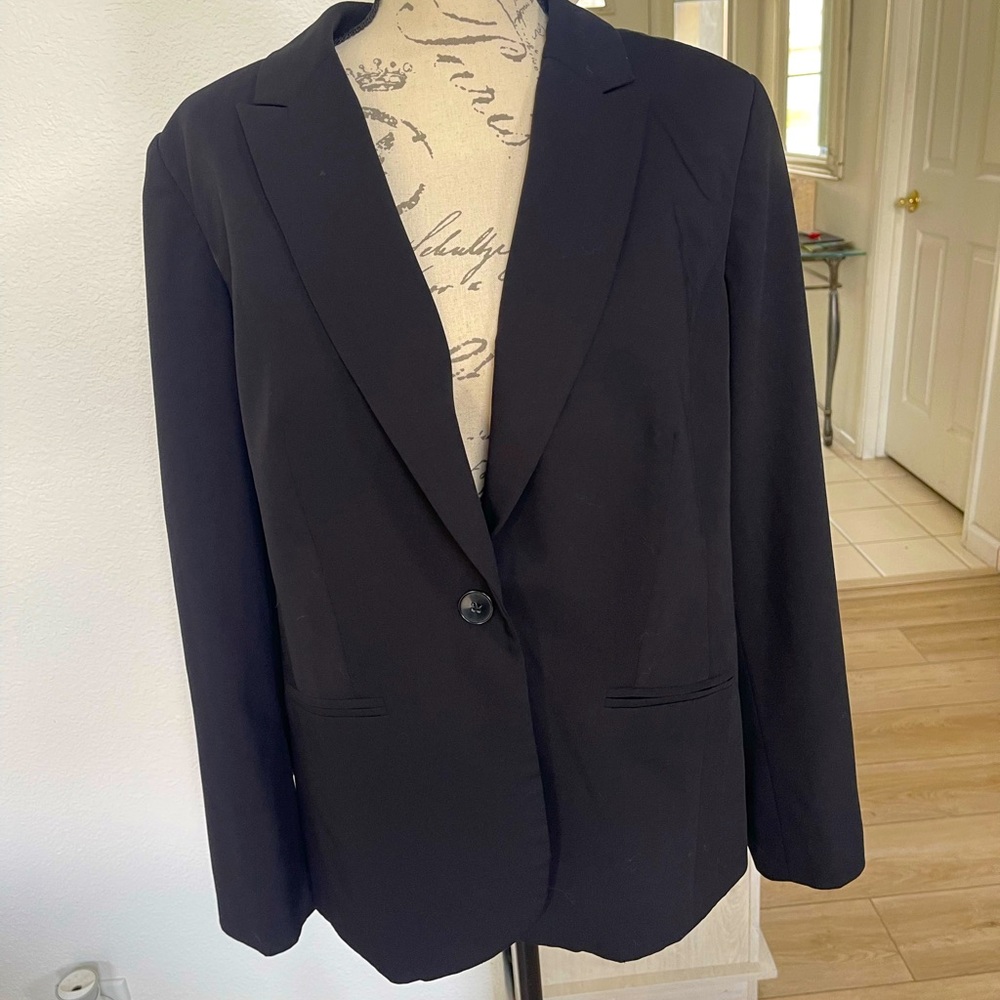 Liz Claiborne professional blazer plus 14W. Fully lined. EUC.
